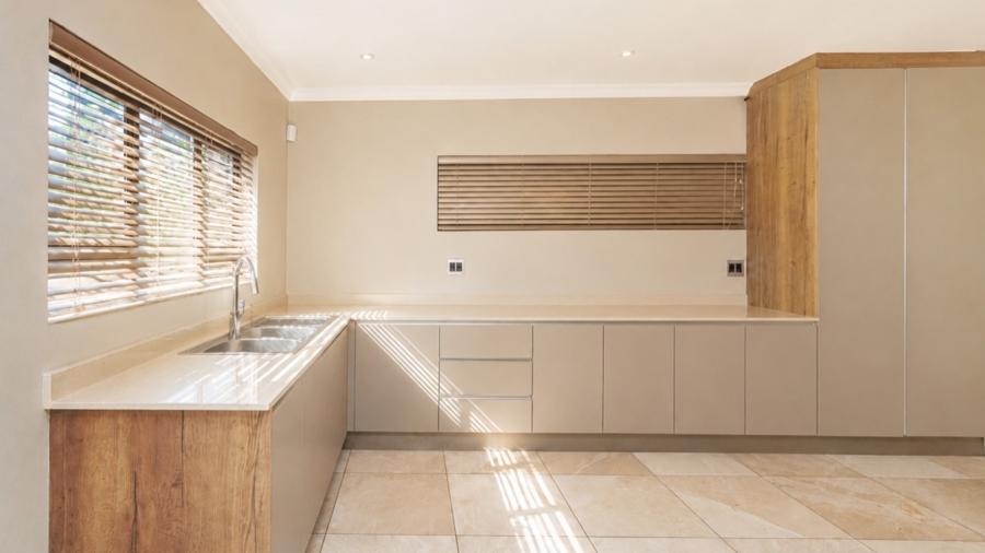 8 Bedroom Property for Sale in Birdwood Estate North West